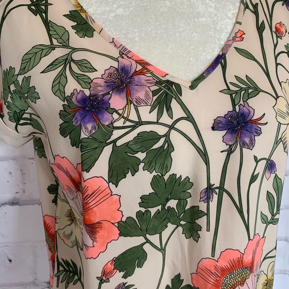 Express Women’s Cap Sleeve V-Neck Top - Picture 2 of 8